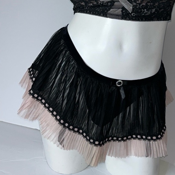 Seductivewear by Cinema Sheer Tulle Pleated Mini Skirt with Garters & Thong Sz M - Picture 2 of 11